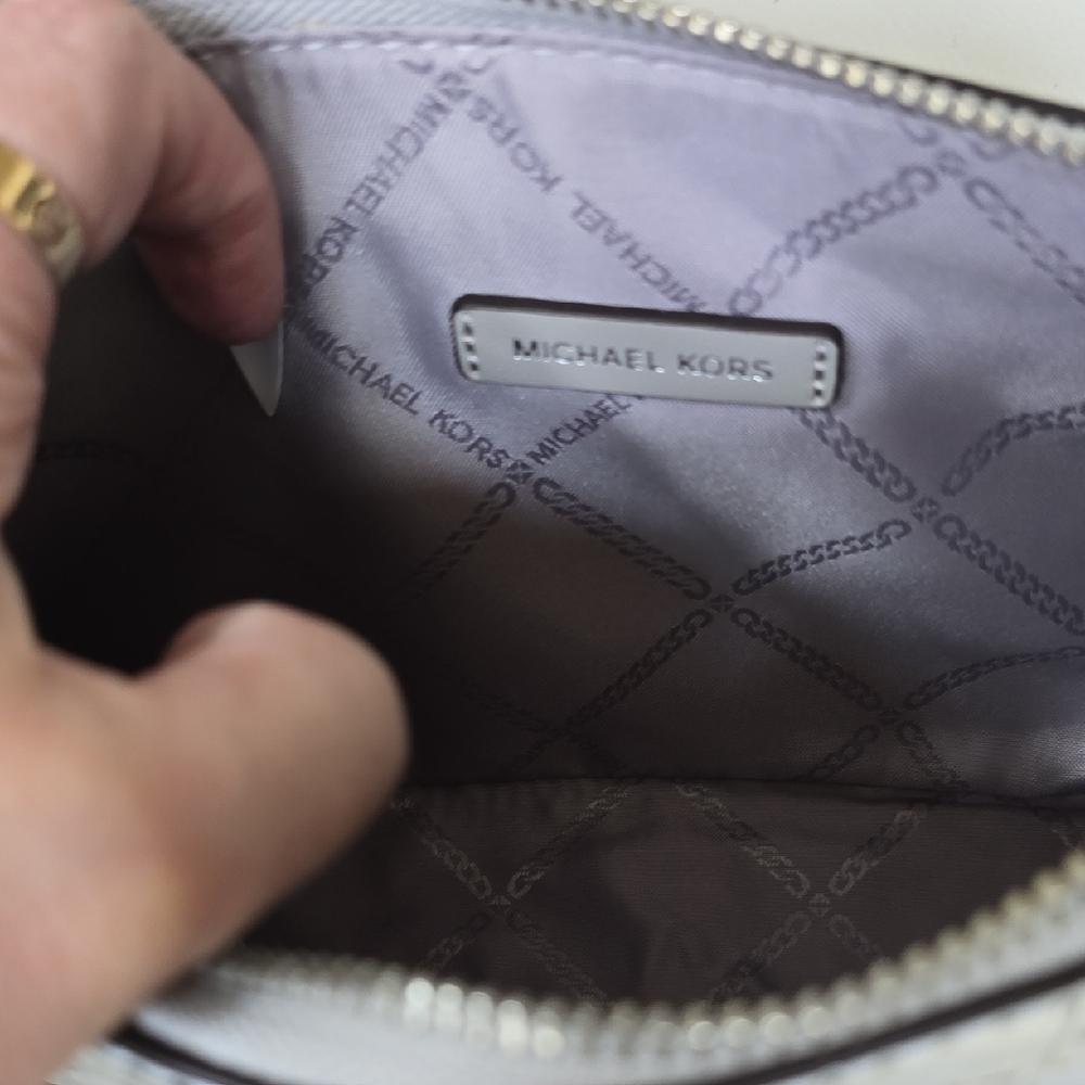 Michael Kors Silver Crossbody Bag with Croc-Embossed Design - Picture 11 of 13